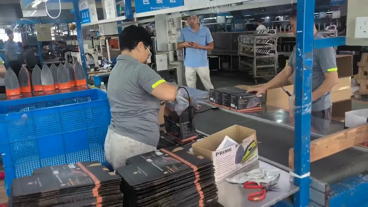 Boxing station preparing retail cartons